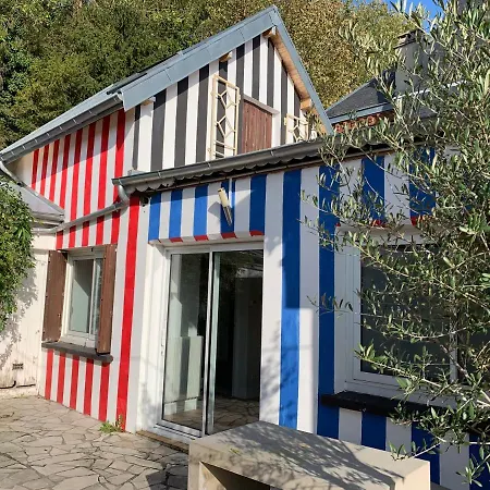 Holiday home Eco Maison Entiere Avec Terrasse Dans Jardin Potager Piscine Parking